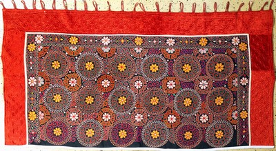 Susani antik, Uzbekistan, um 1900, Seidenstickerei auf Samt, ca. 114 x 220 cm, EHZ: 2