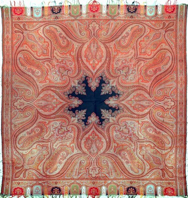 Kaschmir Schal, Indien, Anfang 20.Jhd, Wollstickerei, ca. 175 x 173 cm, geflickt, EHZ: 2(kleine Löcher)