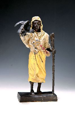 Figurine nach Wiener Vorbild, Orientale als Falkner, 20.Jh., Bronze, farbig staffiert, auf Plinthe, H. 24 cm