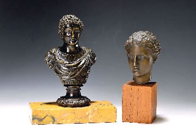 Büste und Kopf, um 1900, Büste nach antikem Vorbild, Bronze, H. ca. 17.5 cm Sockel ca. 20 cm, Sockel l. best.; Kopf vermutlich griechischer Dichter ...