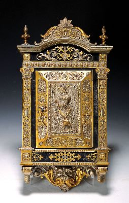 Schlüsselkästchen, wohl deutsch, um, 1900, Blech, z.T. vermessingt bzw. geschwärzt, eine Tür, innen mit 11 Haken, dekorativ, reich verziert, ca. ...