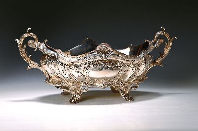 Große Rokoko-Jardiniere, um 1900, 900er Silber, Einsatz auch aus Silber (geprüft), Doppelhenkel, reich verzierter Dekor, mit Rocaillen und ...