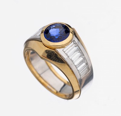 18 kt Gold Saphir-Diamant-Ring, GG/WG 750/000, rundfacett. Saphir ca. 1.72 ct, 12 Diamantbaguettes zus. ca. 1.33 ct feines Weiß/vvs, hochwertige ...
