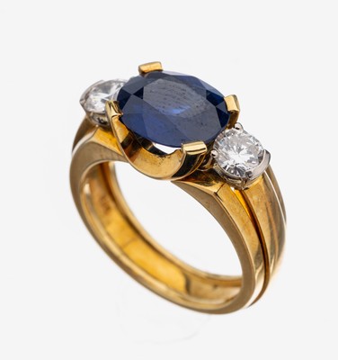 18 kt Gold Saphir-Brillant-Ring, GG/WG 750/000, mittig ovalfacett. Saphir ca. 3.01 ct, 2 in WG gefasste Brillanten zus. ca. 0.77 ct feines Weiß/vs, ...