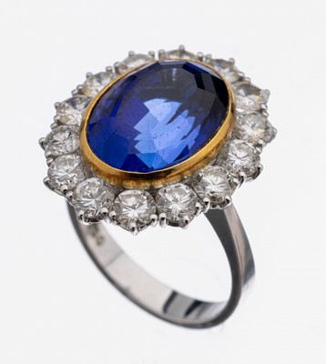 18 kt Gold Tansanit Brillant Ring, WG/GG 750/000, ovalfacett. Tansanit ca. 6.88 ct, 14 Brillanten zus. ca. 1.99 ct feines Weiß-Weiß/vvs-vs, total ...