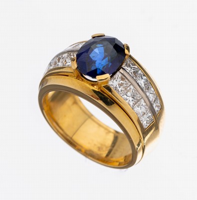18 kt Gold Saphir-Brillant-Ring, GG 750/000, 1 ovalfacett. Saphir ca. 2.96 ct, 16 Brillanten zus. ca. 2.02 ct feines Weiß- Weiß/vvs-vs, ca. 13.7 ...