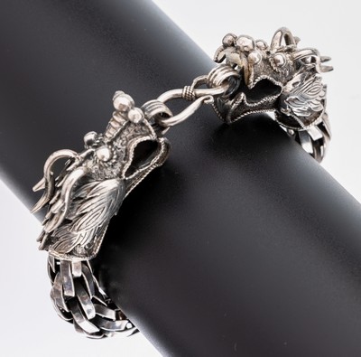 Armband "Drachen", Silber gepr., schwere Verarbeitung, Abschlüsse in Form von Drachenköpfen, S-Schließe, L. ca. 22 cm, ca. 99.3 g