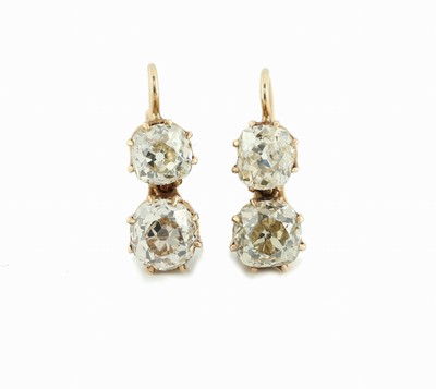 Paar 18 kt Gold Diamant-Ohrhänger, um 1860-80, RG 750/000 gepr., feine zarte Ausführung, 4Altschliffdiamanten, 2 bewegl. gefasst, zus. ca. 2.60 ct ...