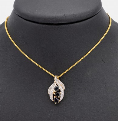 14 kt Gold Saphir-Diamant-Anhänger, GG 585/000, part rhod., außergewöhnliche Gestaltung, 3 facett. Saphir-Tropfen zus. ca. 0.10 ct, 8 ...