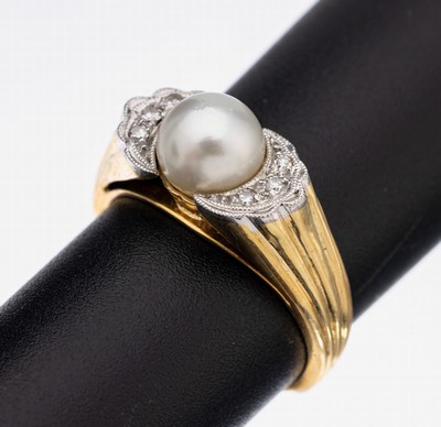 14 kt Gold Perl-Diamant-Ring, GG 585/000, part. rhod., mittig Akoyazuchtperle, D. ca. 6.5 mm, 6 kl. 8/8-Diamanten, RW 51, ca. 3.2 g