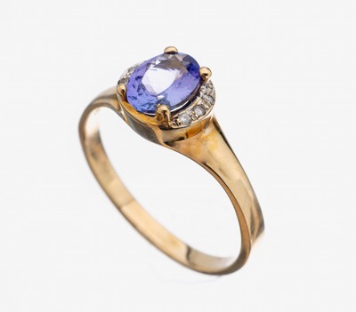 9 kt Gold Tansanit-Brillant-Ring, GG 375/000, ovalfacett. Tansanit ca. 1.0 ct, 6 Brillanten zus. ca. 0.03 ct Weiß/si, RW 60, ca. 3.0 g, ...