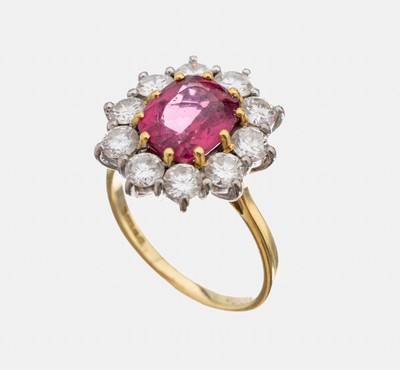 18 kt Gold Turmalin-Brillant-Ring, WG/GG 750/000, Ringkopf WG, mittig ovalfacett. Turmalin ca. 3.0 ct, umgeben von 10 Brillantenzus. ca. 1.50 ct ...