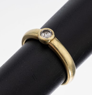 14 kt Gold Brillant-Ring, GG 585/000, Brillant ca. 0.18 ct l.get.Weiß/p, RW 55, ca. 4.4 g