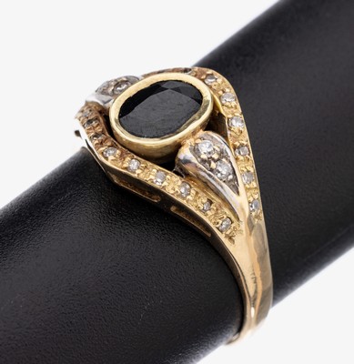 14 kt Gold Saphir-Diamant-Ring, GG 585/000,mittig ovalfacett. Saphir ca. 1.0 ct, 26 8/8-Diamanten zus. ca. 0.15 ct Weiß/p1, RW 57, ca. 3.7 g