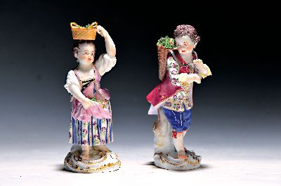 2 Porzellanfiguren, Meissen, 20. Jh., 1. Wahl, Winzerin mit Trauben im Korb auf dem Kopf und Winzer mit Kiepe, H. ca. 13/14cm