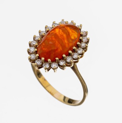 14 kt Gold Farbstein-Brillant-Ring, GG 585/000, ovaler Ringkopf, mittig ovaler synth.Feueropal-Cabochon, umgeben von 20 Brillanten zus. ca. 0.40 ct ...