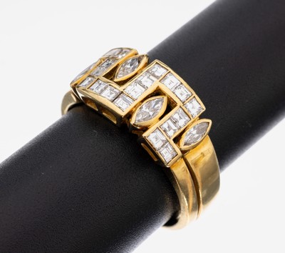 18 kt Gold Diamant-Ring, GG 750/000, Mäanderband-Muster, 4 Diamant-Navettes zus. ca. 0.40 ct Weiß/si, 18 Diamant-Carrees zus. ca. 0.90 ct ...