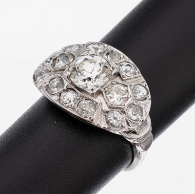 14 kt Gold Diamant-Ring, um 1930, WG 585/000 gepr., mittig Altschliffdiamant ca. 1.10 ct l.get.Weiß/si, 14 weitere Altschliffdiamanten zus. ca. ...