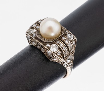 Diamant-Perl-Ring, um 1930, Silber gepr., mittig Zuchtperle, D. ca. 7.6 mm, Altschliffdiamanten und Diamantrosen zus. ca. 1.50 ct ...
