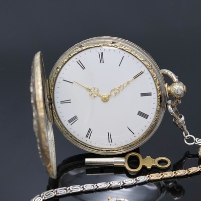 Reich verzierte, offene Silbertaschenuhr an späterer Kette in Platin/RG 750/000, Schweiz um 1840, Geh. teils verg., Emailzifferbl. riss., röm. ...