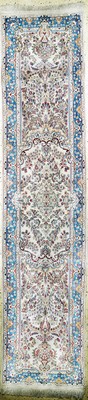 Kerman Lawar, Persien, Mitte 20.Jhd, Wolle auf Baumwolle, ca. 380 x 85 cm, EHZ: 2