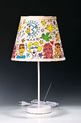 James Rizzi, 1950-2011 New York, handbemalter Lampenschirm, Filz-stifte auf Stoff, bemalt mit Happy People, Birds, Sun, Moon etc., innen handsign. ...