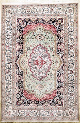 Nain fein(6 La), Persien, Ende 20.Jhd, Korkwolle mit Seide, ca. 300 x 204 cm, ca. 1,0Mio. Kn/qm, Reinigungsbedürftig, EHZ: 2