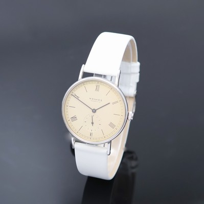 NOMOS Glashütte Herrenarmbanduhr Modell Ludwig, Deutschland um 2003, Handaufzug, Edelstahlgeh. inkl. Lederband m. orig. Dornschl., Boden und ...