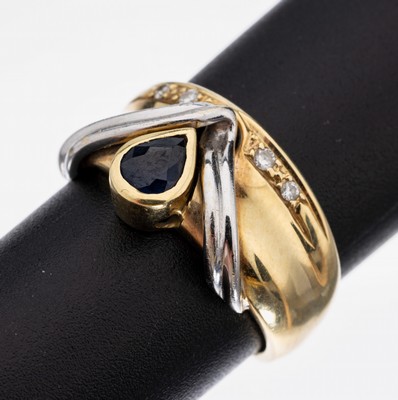 14 kt Gold Saphir-Brillant-Ring, GG/WG 585/000, kl. facett. Saphir-Tropfen, 4 kl. Brillanten, RW 55, ca. 6.6 g