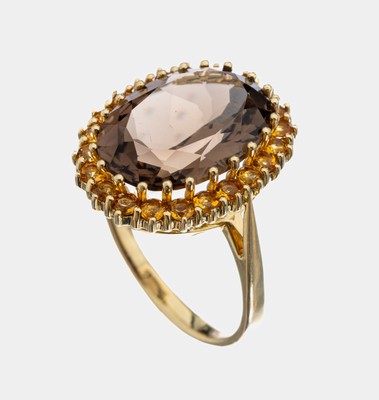 14 kt Gold Rauchquarz-Citrin-Ring, GG 585/000, mittig ovalfacett. Rauchquarz ca. 15.0 ct, 22 rundfacett. Citrine zus. ca. 1.10 ct, RW 64, ca. 8.4 g