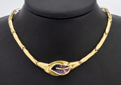 18 kt Gold Farbstein-Collier, GG 750/000 gepr., Mittelteil mit eingeschliffenen Farbsteinen, Saphiren und Amethysten zus. ca. 2.00 ct, L. ca. 43 cm, ...