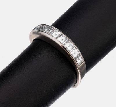 18 kt Gold Diamant-Ring, WG 750/000, Diamant-Carrees zus. ca. 1.0 ct feines Weiß-Weiß/vs-si, RW 53, ca. 3.6 g