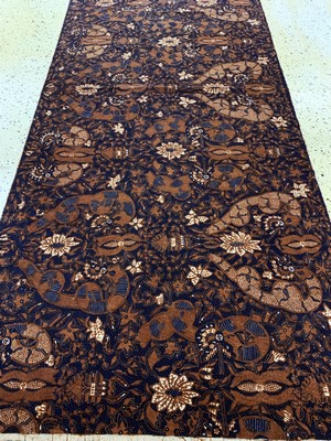 Kain Panjang, Java Indonesien, Mitte 20.Jhd, Handgezeichnete Batik, ca. 250 x 104 cm, EHZ: 1-2