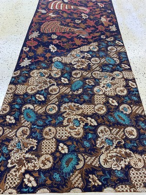 Kain Panjang, Java Indonesien, Mitte 20.Jhd, Handgezeichnete Batik, ca. 244 x 107 cm, EHZ: 2, (kleine Löcher)