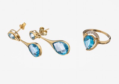 14 kt Gold Topas-Schmuckset, GG 585/000, best. aus: 1 Paar Ohrstecker, länglich bewegl., L. ca. 3 cm, und 1 Ring, RW 49, facett. Blautopase (beh.) ...