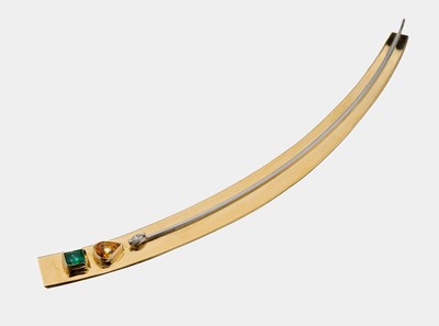 Außergewöhnliche 18 kt Gold Smaragd-Saphir- Diamant-Brosche, GG 750/000, qualitätvolle Verarbeitung, mit aufgelegtem Zierdraht aus Platin, 1 ...