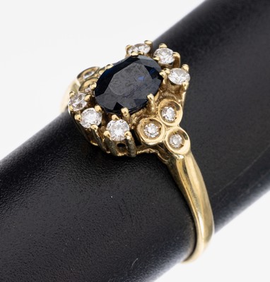 14 kt Gold Saphir-Diamant-Ring, GG 585/000,ovalfacett. Saphir ca. 0.30 ct, 3 Brillanten und 6 8/8-Diamanten zus. ca. 0.20 ct Weiß/si, RW 57, ca. ...