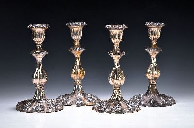 2 Paar Silberleuchter, Schottland, Meistermarke S&B, um 1900, vielpassiger Stand, Rosendekor, gestochen, Gebrauchsspuren, H. je 22cm, Boden gefüllt, ...