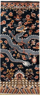 Peking"Drachen-Teppich"Seide, China, Mitte 20.Jhd, reine Naturseide, ca. 212 x 92 cm, EHZ: 2