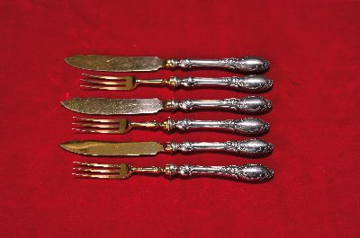 Dessertbesteck, um 1900, Griffe aus 800er Silber, Gebrauchsteile Stahl vergoldet, 12 12 Messer u. 12 Gabeln, ca. 16.5/17.5 cm