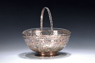 Kasseler Korbschale aus Silber, Johannes Adam Kördel (1767-1814), Kassel, Silber, Glaseinsatz, zweigeteilter Henkel mit Perlstab, klassizistischer ...