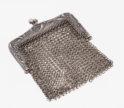 Jugendstil Geldtäschchen, Frankreich um 1900, 800er Silber, Eberkopfpunzen, Bügel mit zeittyp. Mistelzweigdekor, Anhängeöse, Innenunterteilung, ...