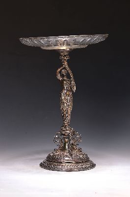 Tafelaufsatz, K & Co., um 1900, Korpus versilbert, Glasteller, Odaliske mit Füllhorn, Standfuß in historistischer Manier, H. 39 cm,1020g, leichter ...