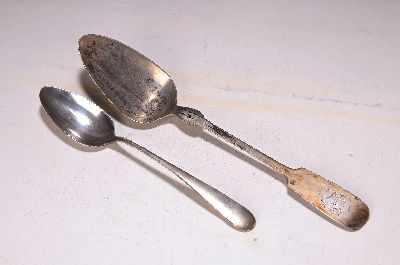 Zwei Vorlegelöffel, deutsch, 18./19.Jh., Silber, L. 22/28 cm, 115g