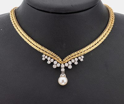 18 kt Gold Zuchtperl-Brillant-Collier, GG/WG 750/000, 1 Zuchtperle, D. ca. 8.6 mm, 20Brillanten zus. ca. 0.95 ct Weiß/vs, ca. 56.7 g, L. ca. 42 cm, ...