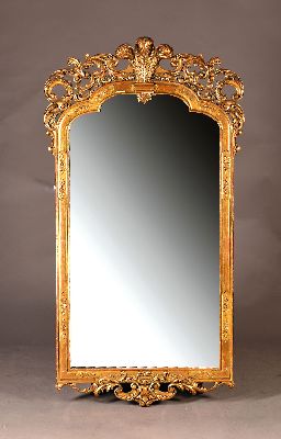 Spiegel im Barock-Stil, um 1900, Holz blattvergoldet, aufwendige Bekrönung, z.T. berieben,