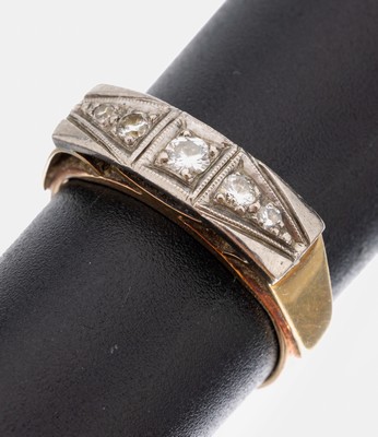 14 kt Gold Diamant-Ring, 1940er Jahre, GG/WG 585/000, 3 Brillanten und 1 8/8-Diamant zus. ca. 0.18 ct Weiß/si, RW 56, ca. 4.8 g, Ringschiene gebr.