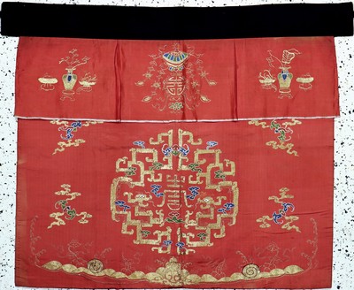 Seiden-Metallstickerei antik, "Altar-Behang", China, um 1900, Seide-Metall auf Seiden bestickt, ca. 100 x 90 cm, EHZ: 2