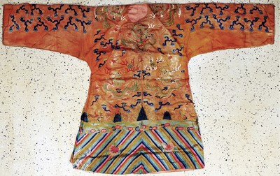 Seiden Robe antik, China, um 1900, Seide-Metallstickerei, ca. 210 x 130 cm, EHZ: 3(fleckig)