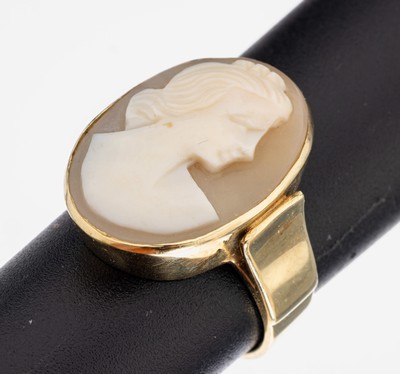 14 kt Gold Kamee-Ring, GG 585/000, qualitätvolle Verarbeitung, ovale Muschelkamee, Darstellung einer Frau im Profil, RW 56, ca. 7.6 g, bez. ...